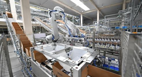 蒙牛宁夏工厂获评全球“灯塔工厂”，中国乳业数字化智能化转型树立新标杆